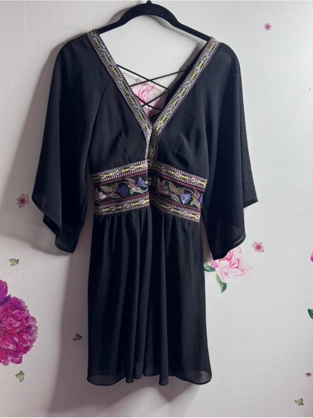 Black V‑Neck Lulus mini Dress